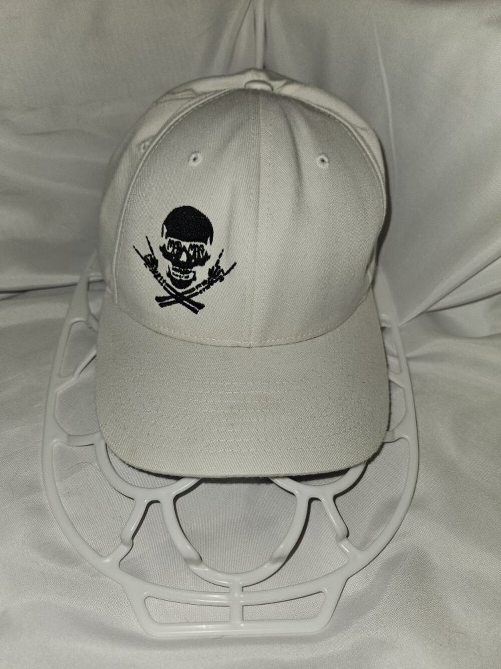 Mad Maks Flex Fit Jolly Rogers Middle Finger Baseball Hat